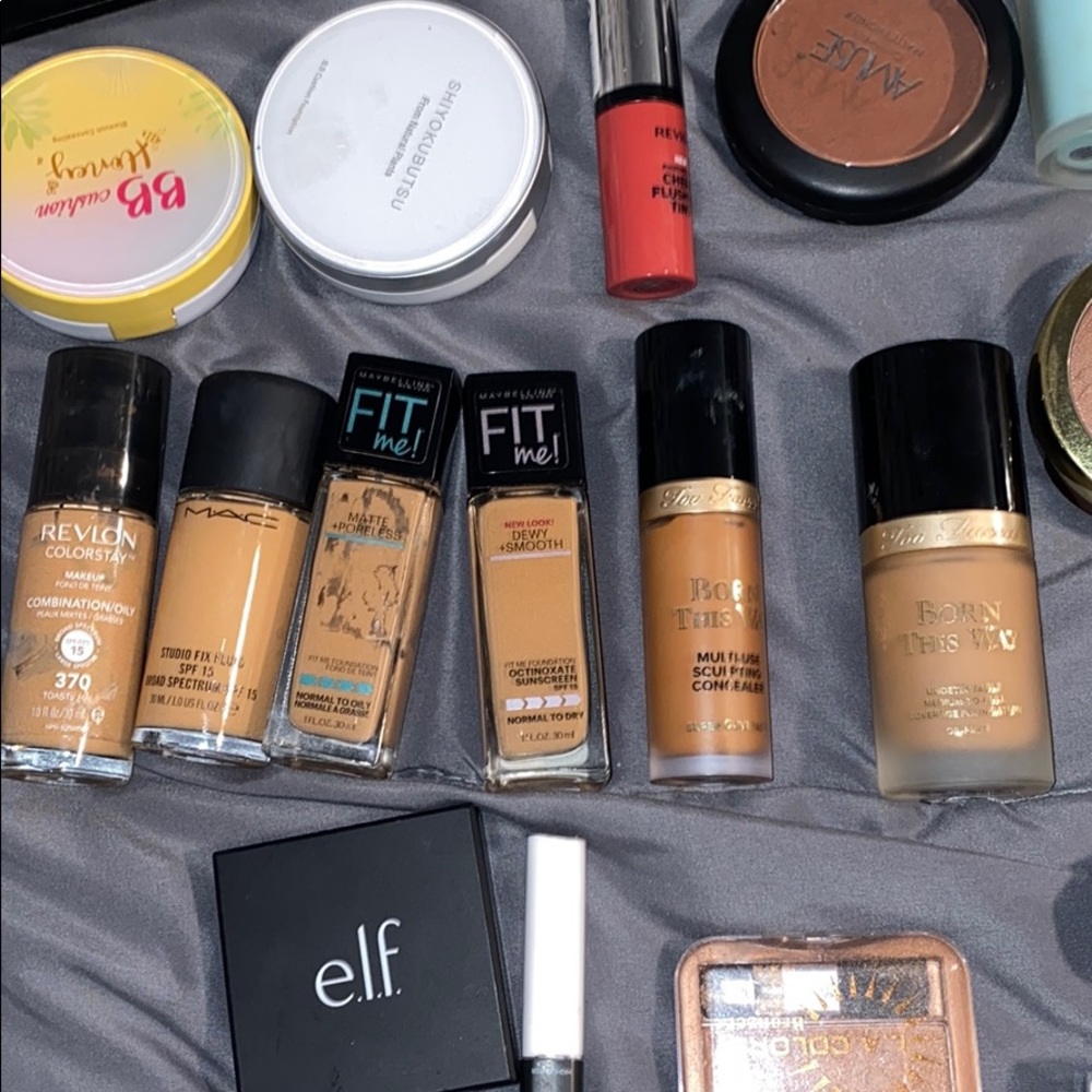 Makeup - Picture 2 of 3